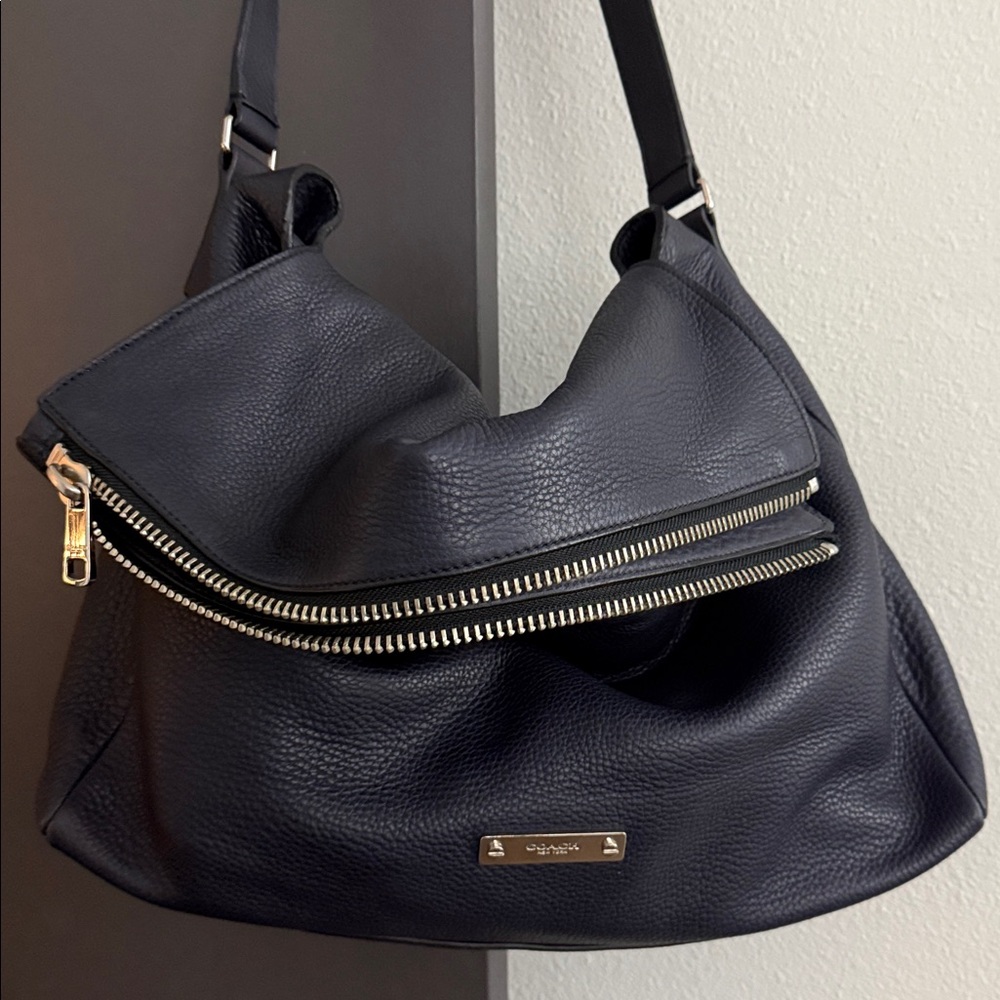 Coach Thompson messenger pebbled leather navy slouchy C1473–21236 new w/o toys